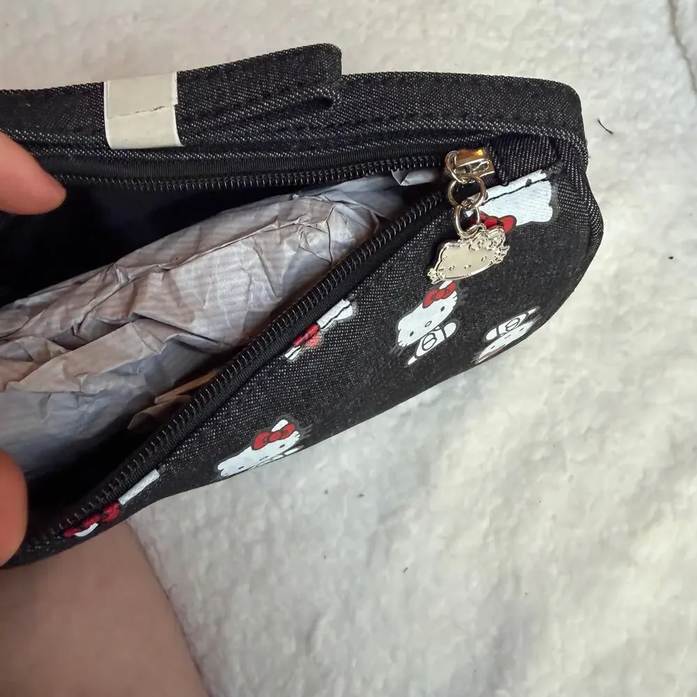 Hello kitty shoulder bag.